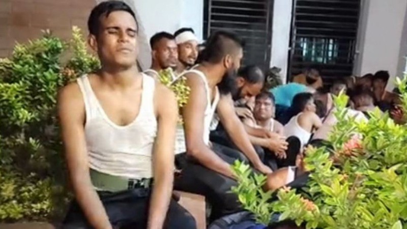 Dispersed Ansar in resistance, the students took the injured to the hospital