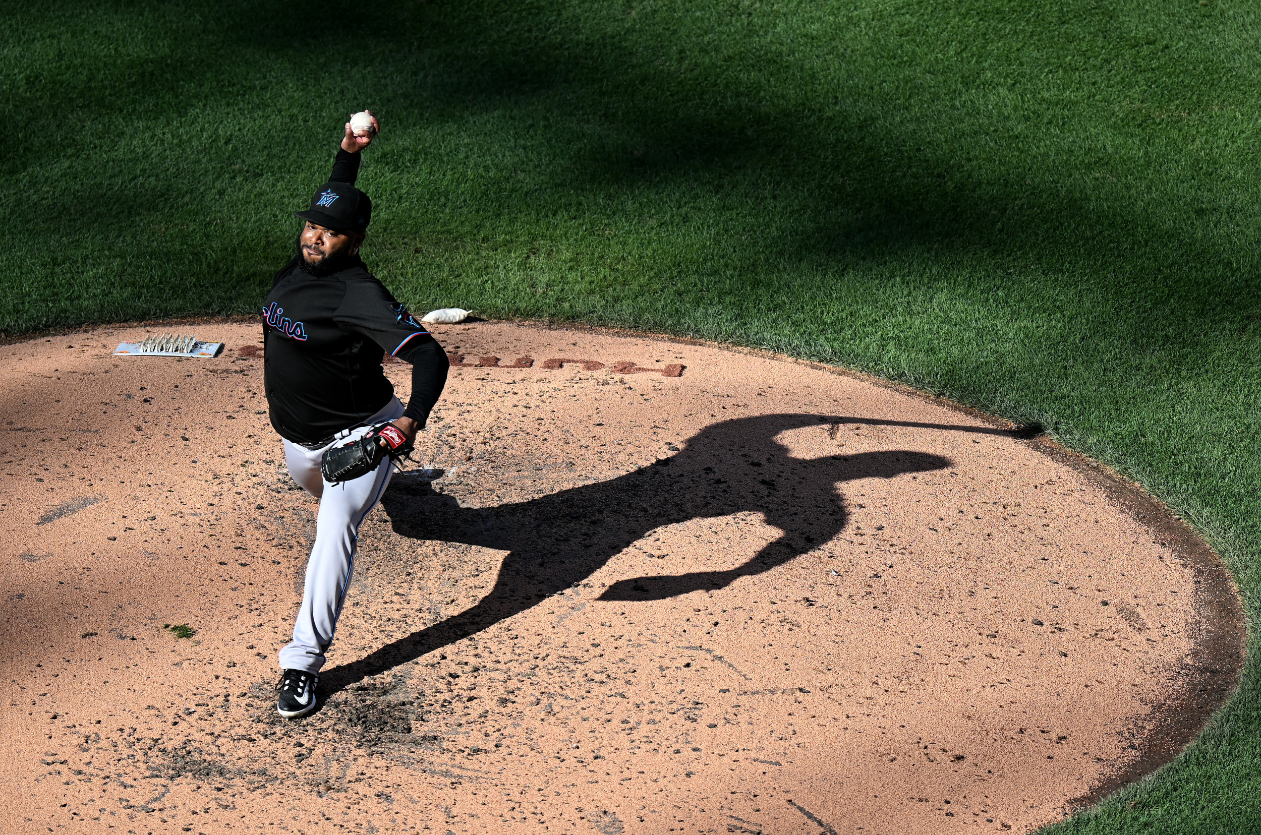 Two-Time All-Star Pitcher Returns to MLB For 17th Season: Report
