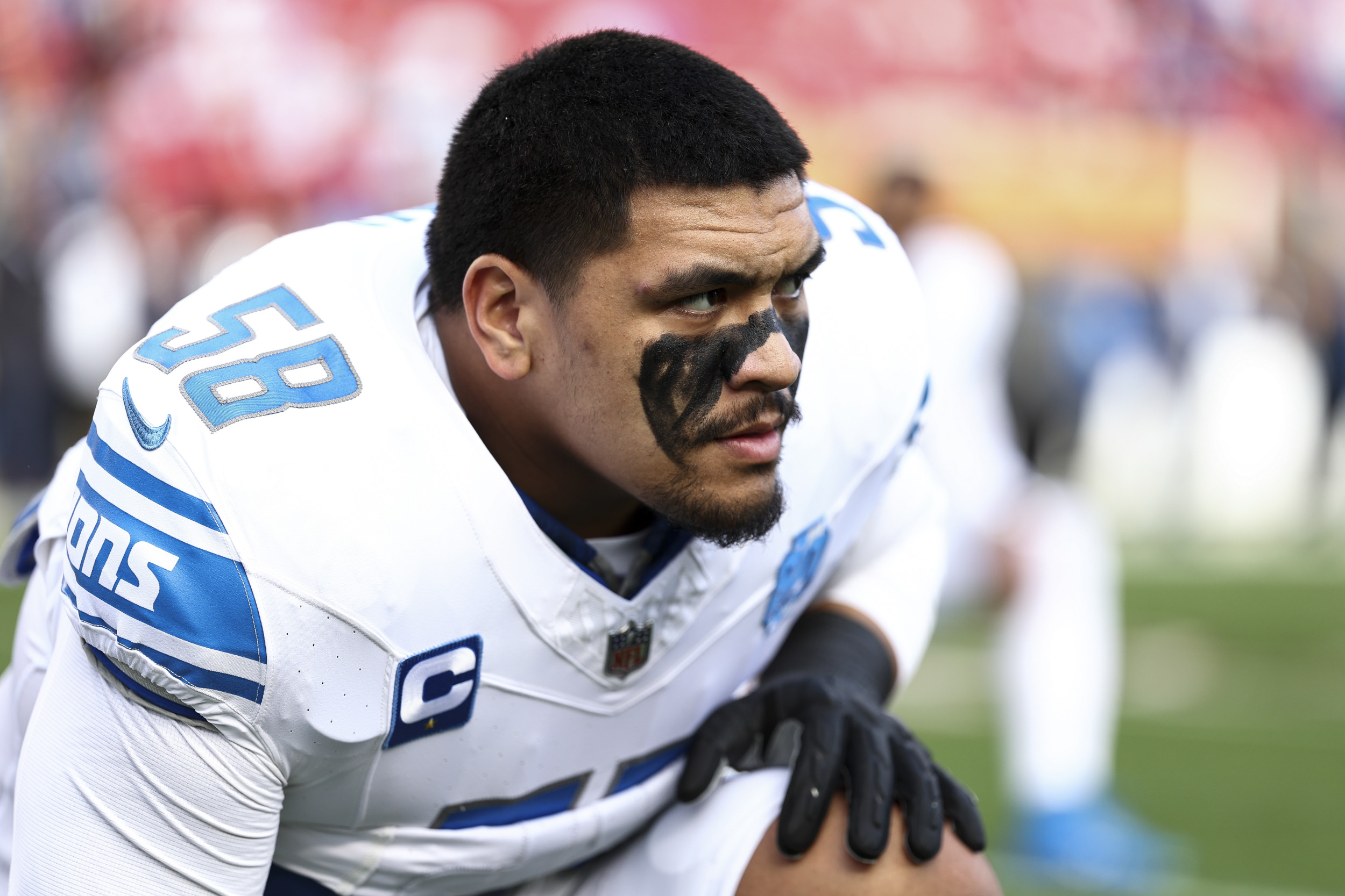 Lions Star Penei Sewell Exits Practice With Apparent Foot Injury