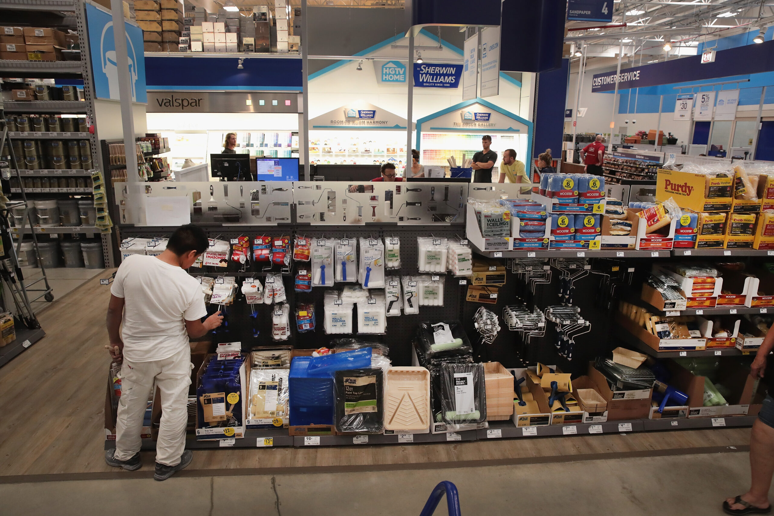 Lowe’s Rolls Back DEI Initiatives Amid MAGA Backlash, Fake Viral Quote