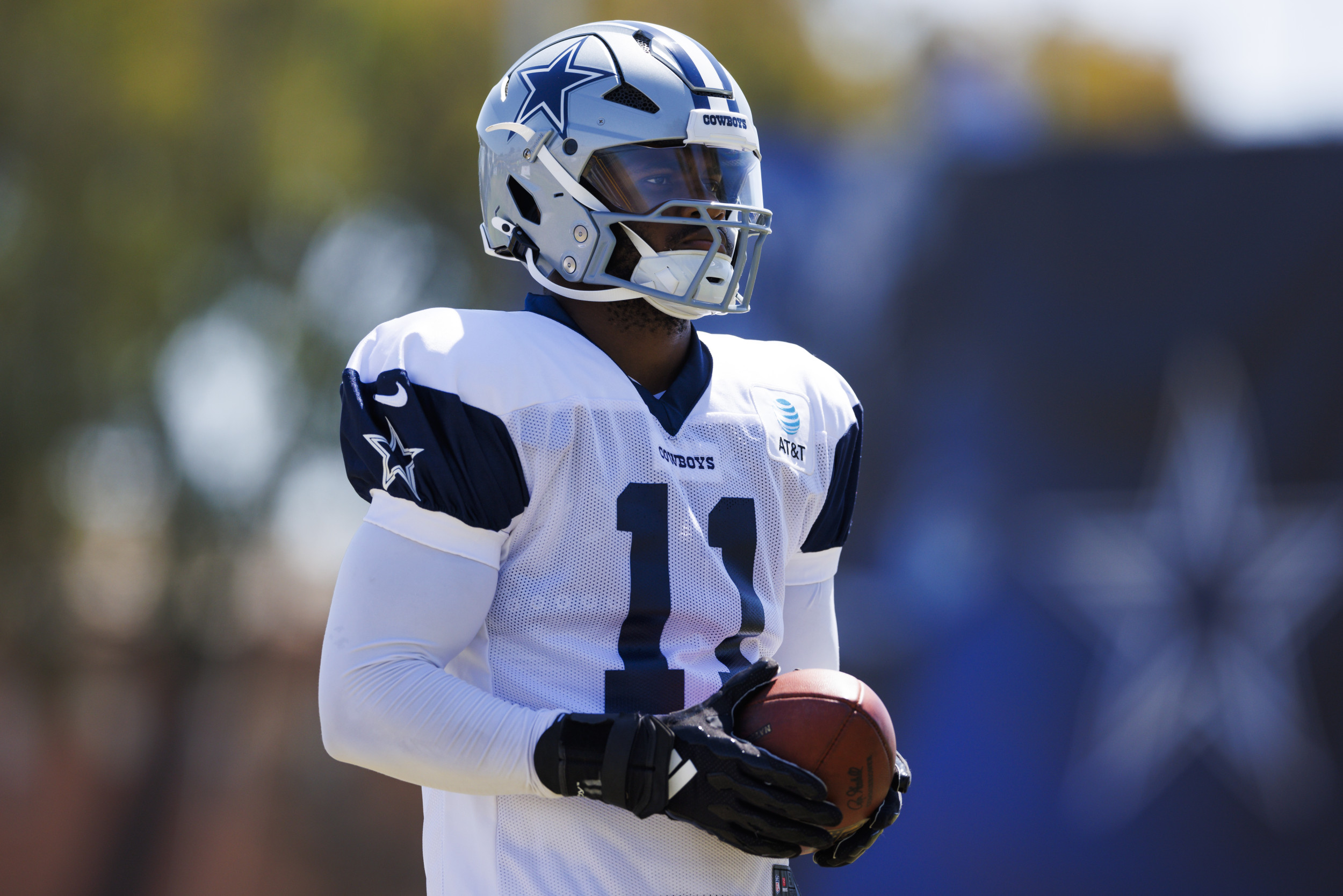 Cowboys’ Micah Parsons Shoots Down Idea His Podcast is a ‘Distraction’