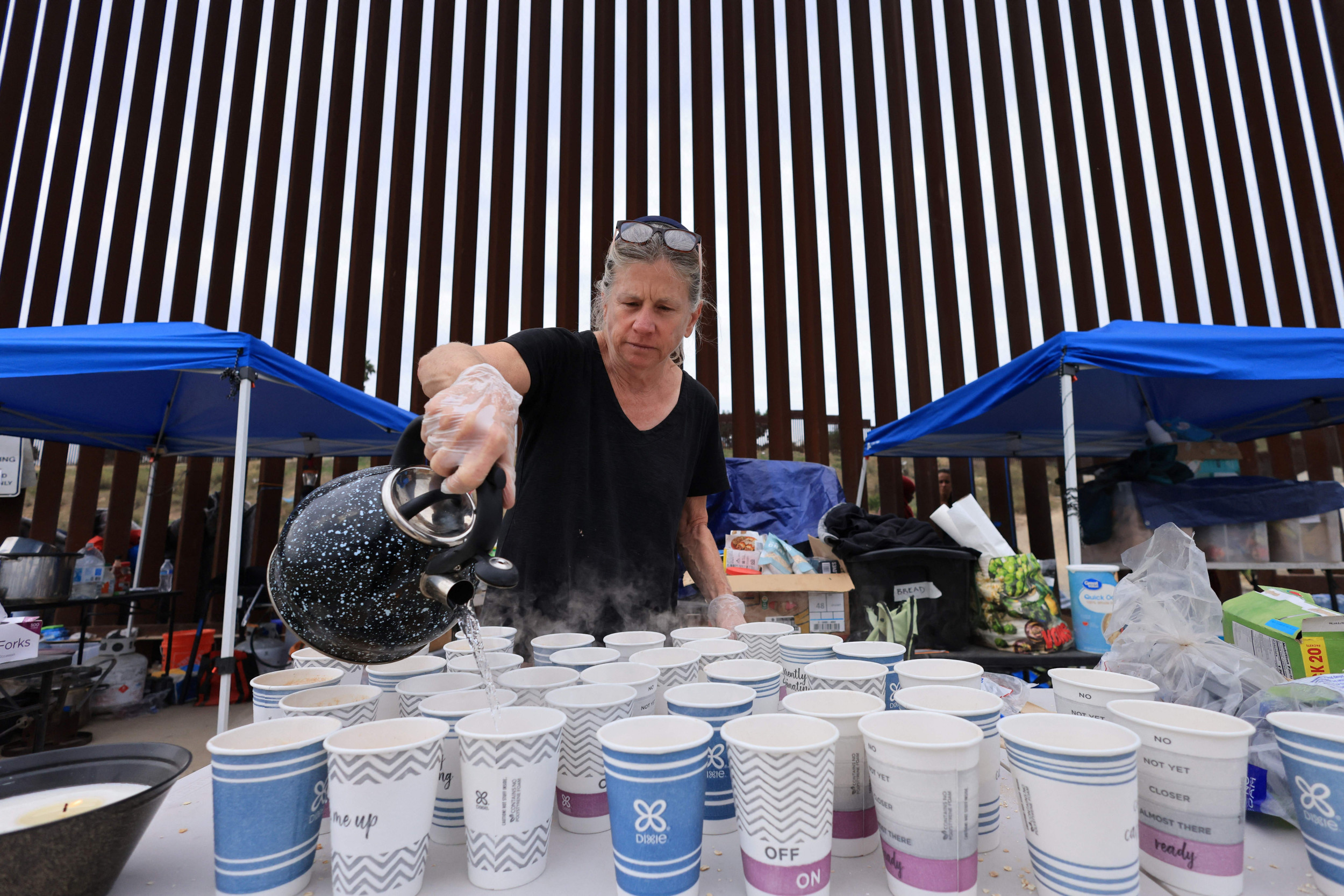 $380 Million Sweetener for Towns That Take Migrants