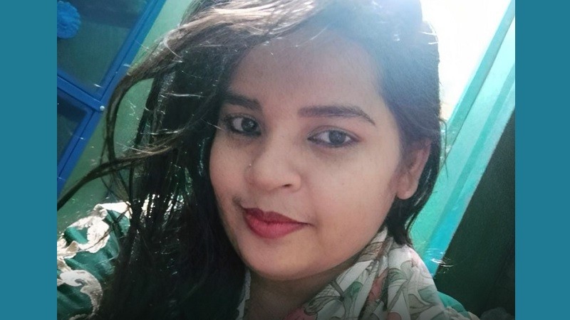 Despite saying that there is a child in the stomach, the knife is used!