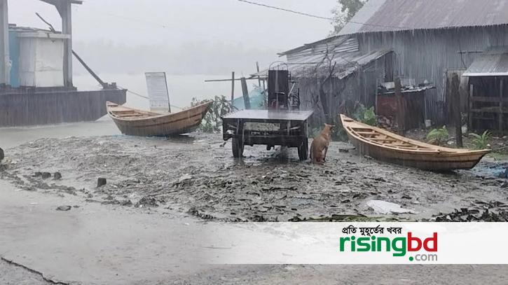 Heavy rain on coast, warning signal number 3 in port