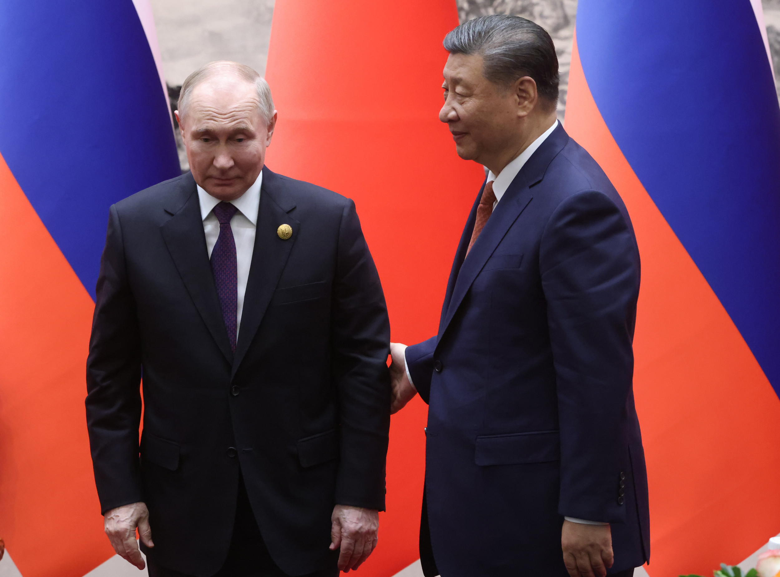 Russia’s Oil Exports to China Plunge After Putin’s Visit With Xi
