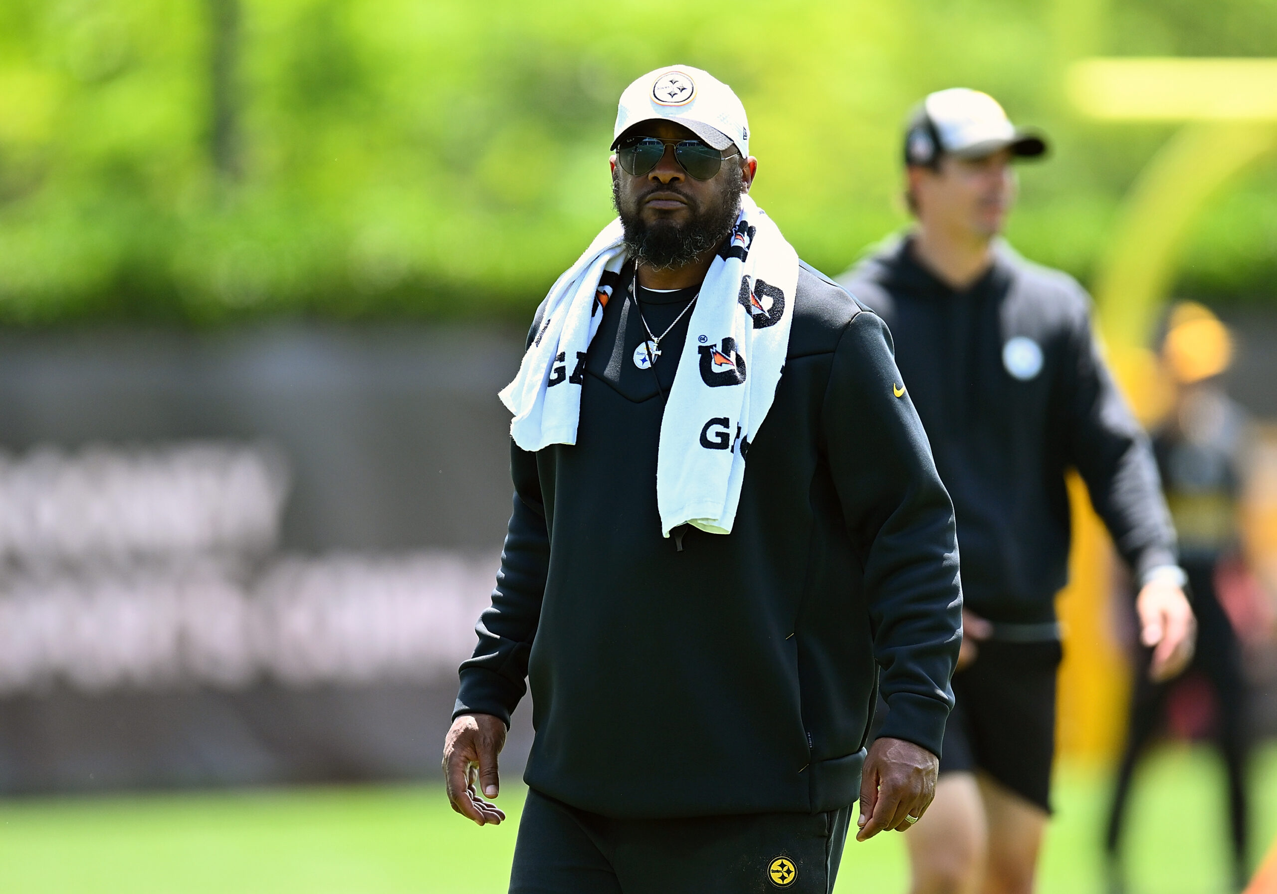Steelers’ Mike Tomlin Still Hasn’t Picked a Starting Quarterback