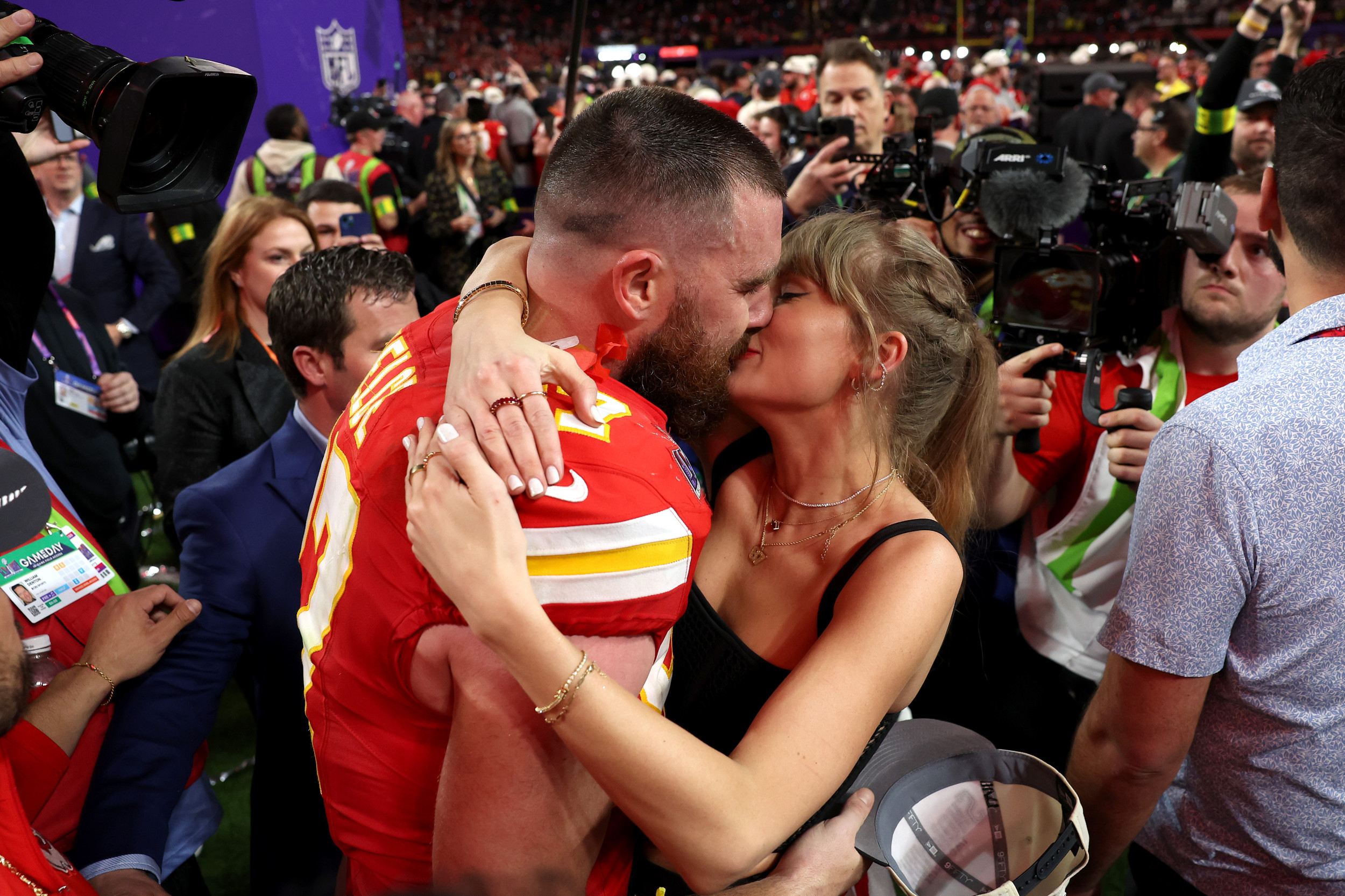 Taylor Swift Fans Convinced Travis Kelce Just Made Music Video Debut