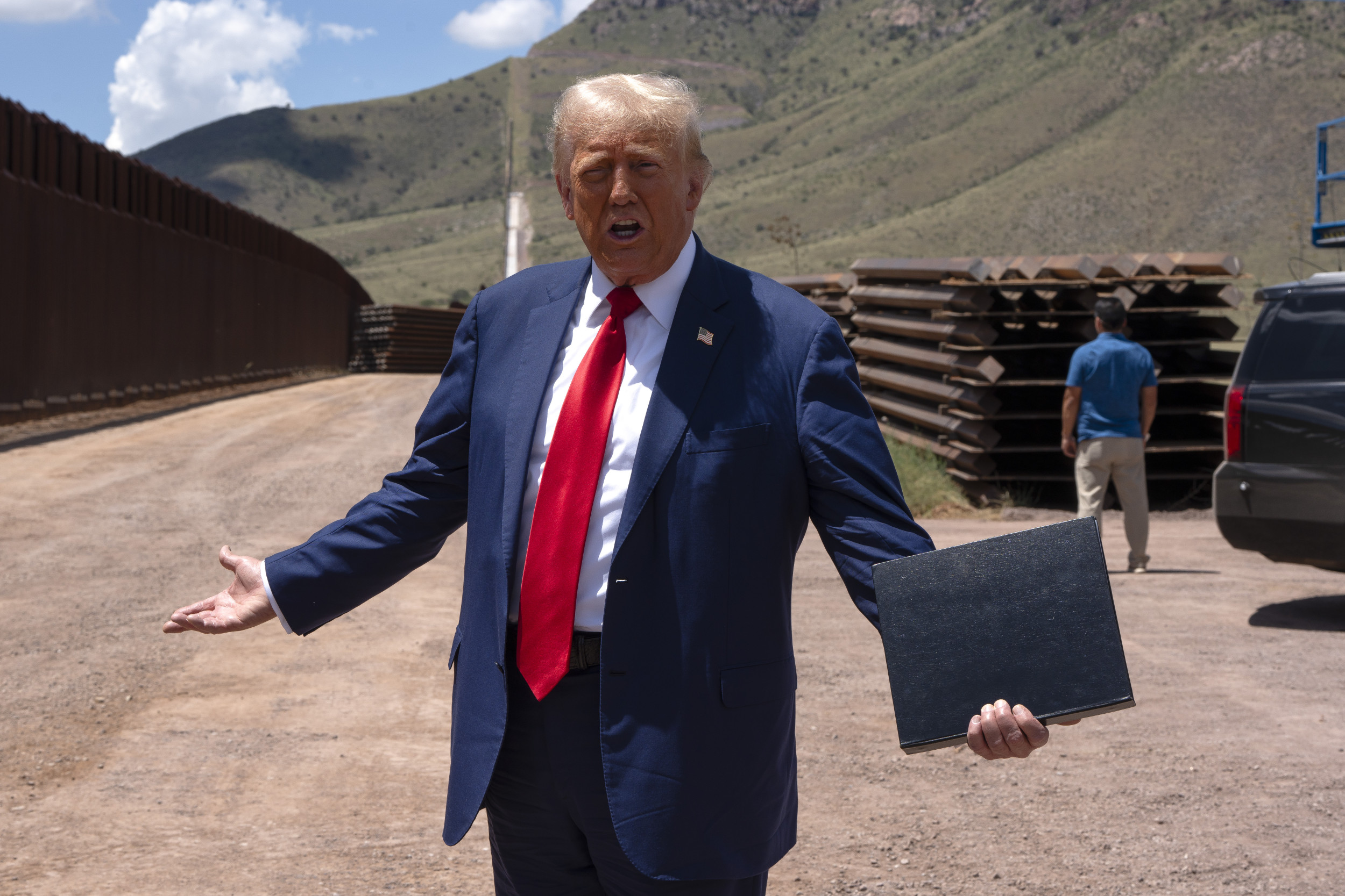 Donald Trump Accidentally Compliments Kamala Harris, Gavin Newsom