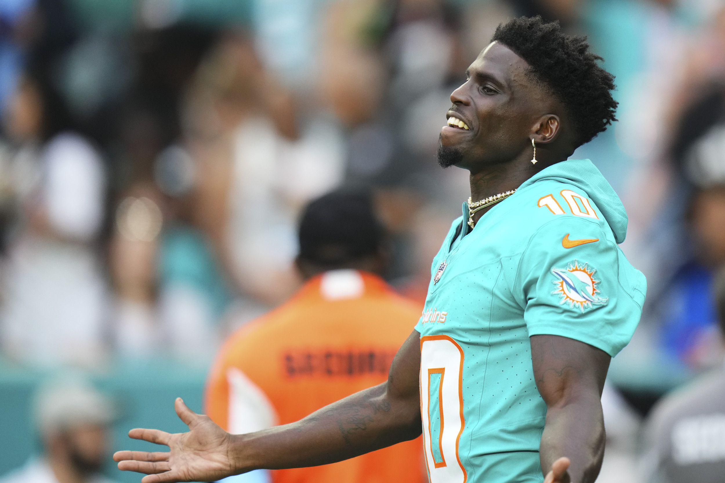 Dolphins’ Star Tyreek Hill Doubles Down on Calling Out Olympic Star Noah Lyles