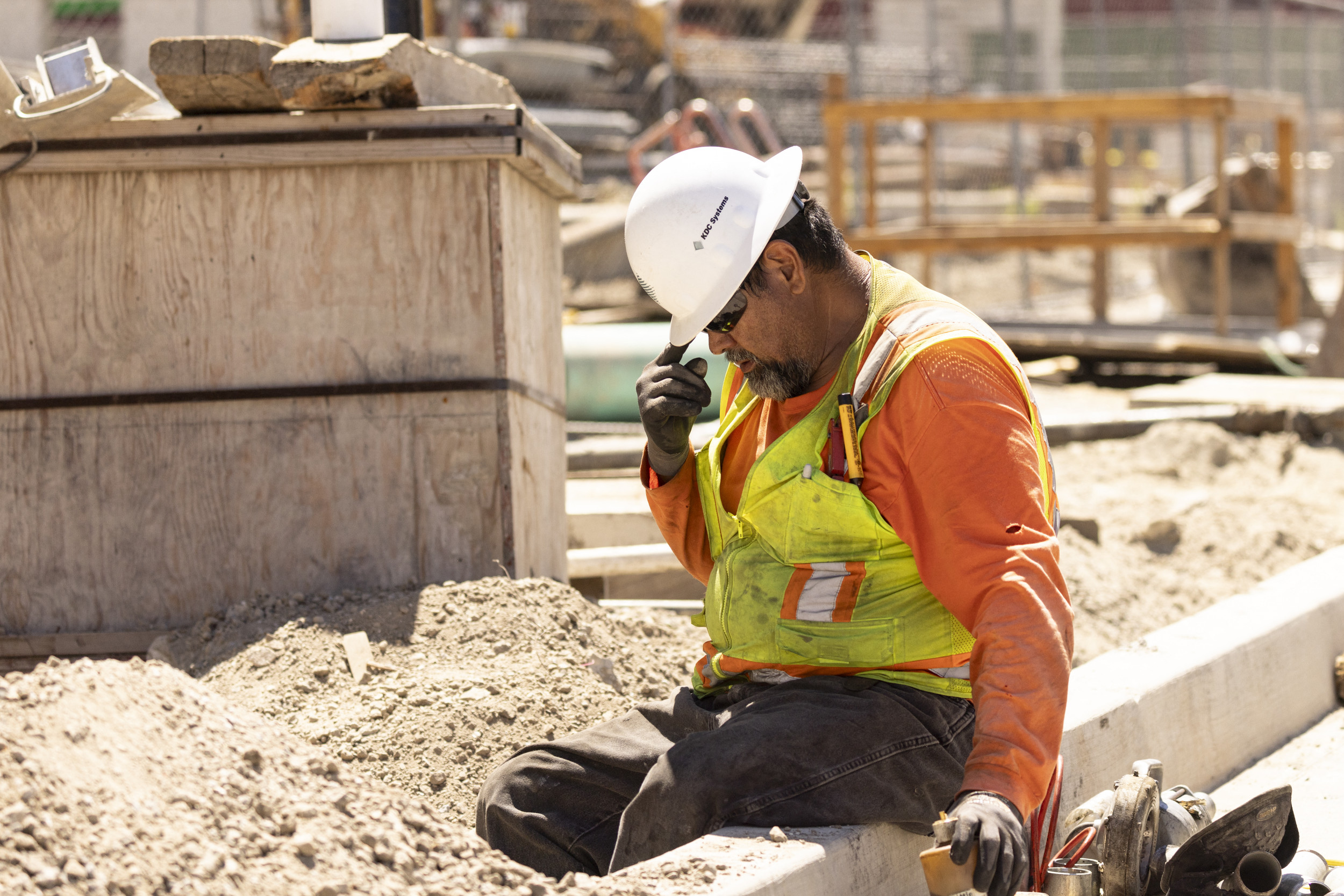 Construction Companies Struggling to Find Workers