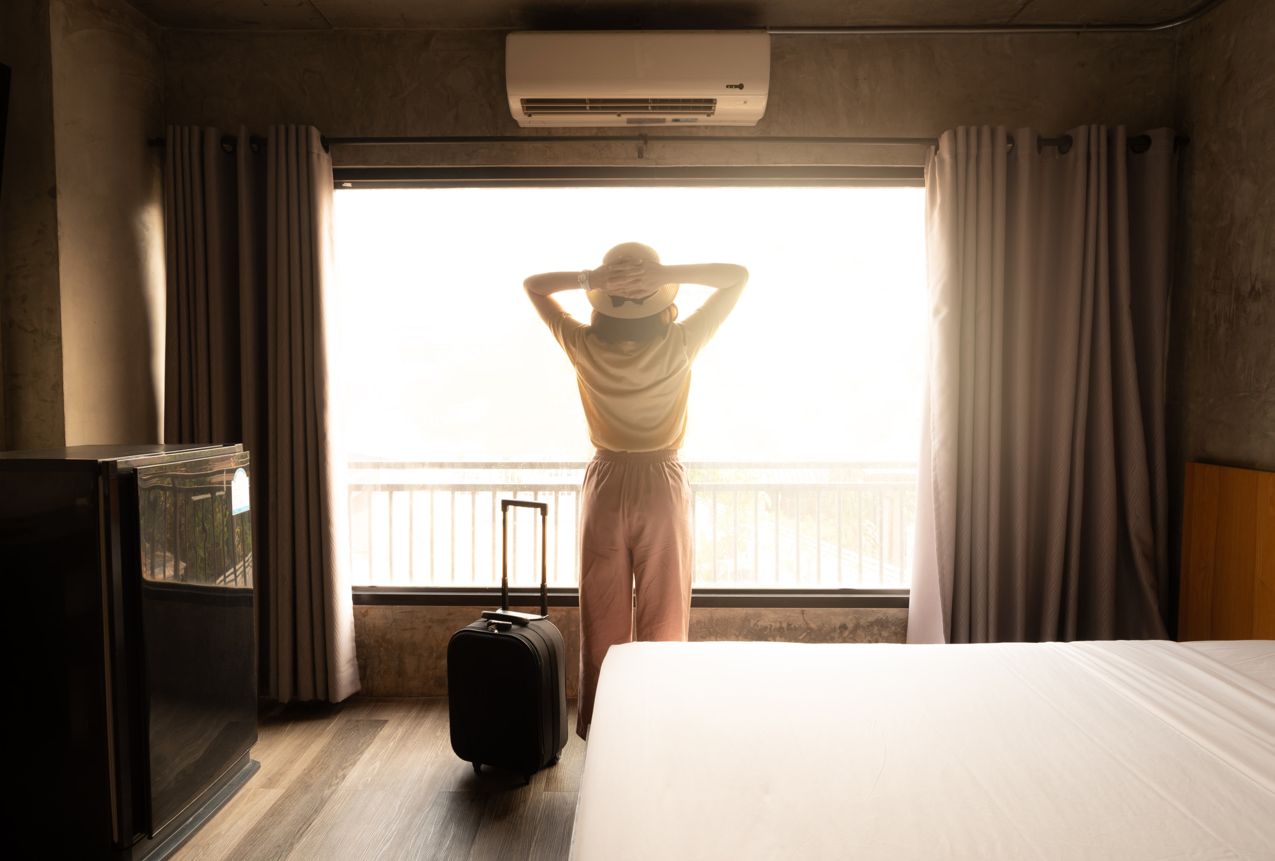 Woman Laughs After Realizing She ‘Didn’t Specify’ View From Budget Hotel