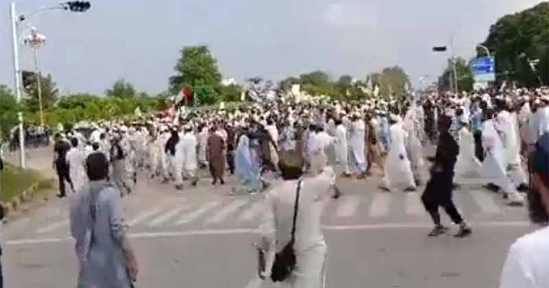 Demonstration in Pakistan! The price on the head of the Chief Justice has been fixed