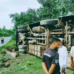 Passenger bus overturned in Kishoreganj, 8 injured