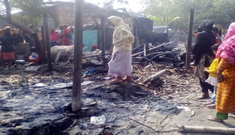 20 houses of 9 families burnt to ashes in Pirganj