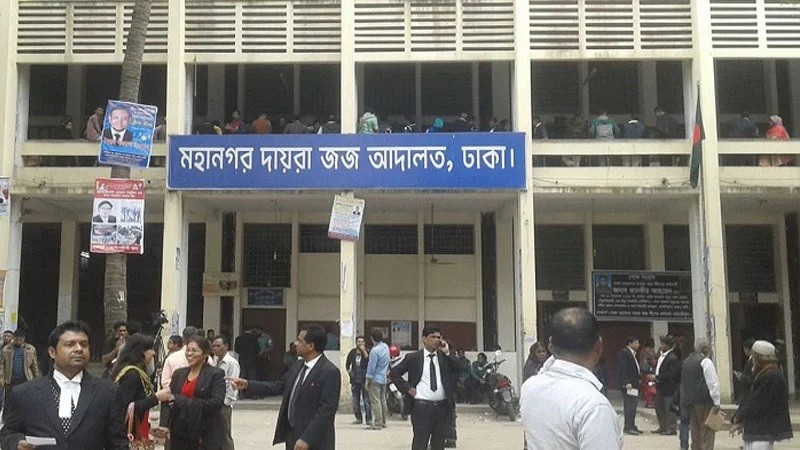 18 former ministers and 8 MPs are banned from leaving the country