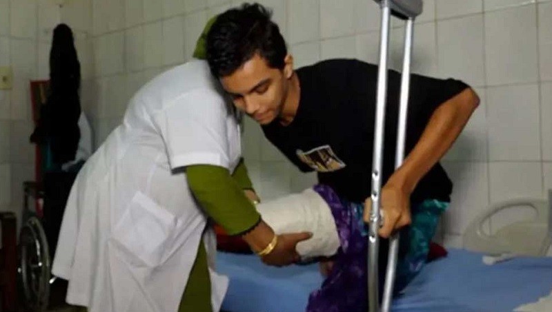 I saw with itchy hands and no legs, Tamim was shot in the movement