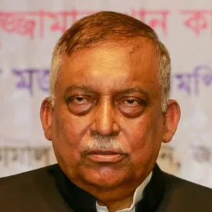 10 people, including the former interior minister and his wife and children, are banned from leaving the country