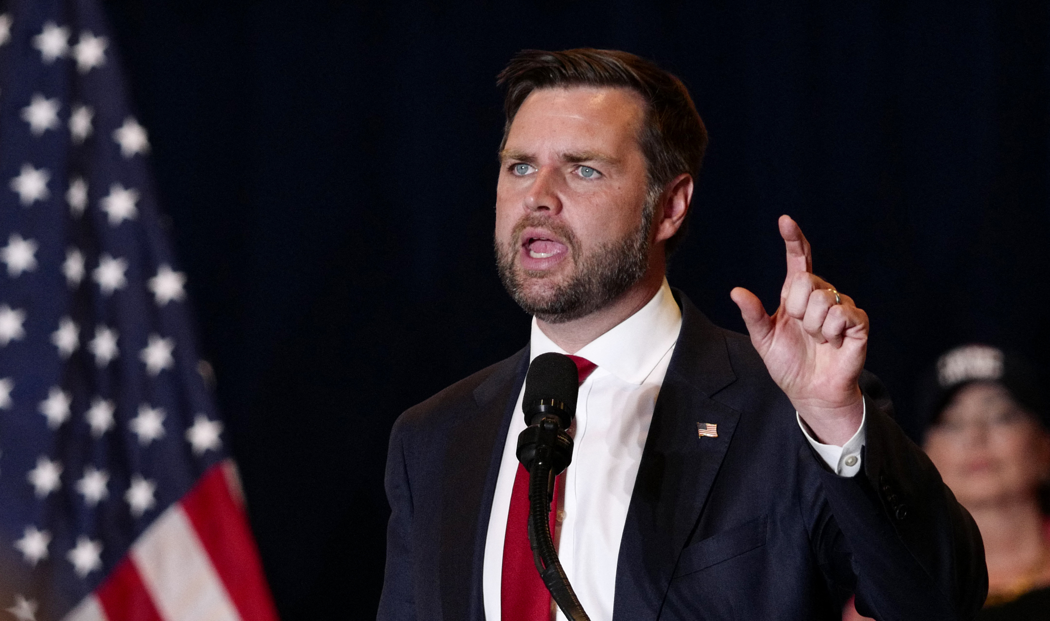 JD Vance ‘Mystifying’ Behavior Jeopardizing Swing Voters: Polling Expert