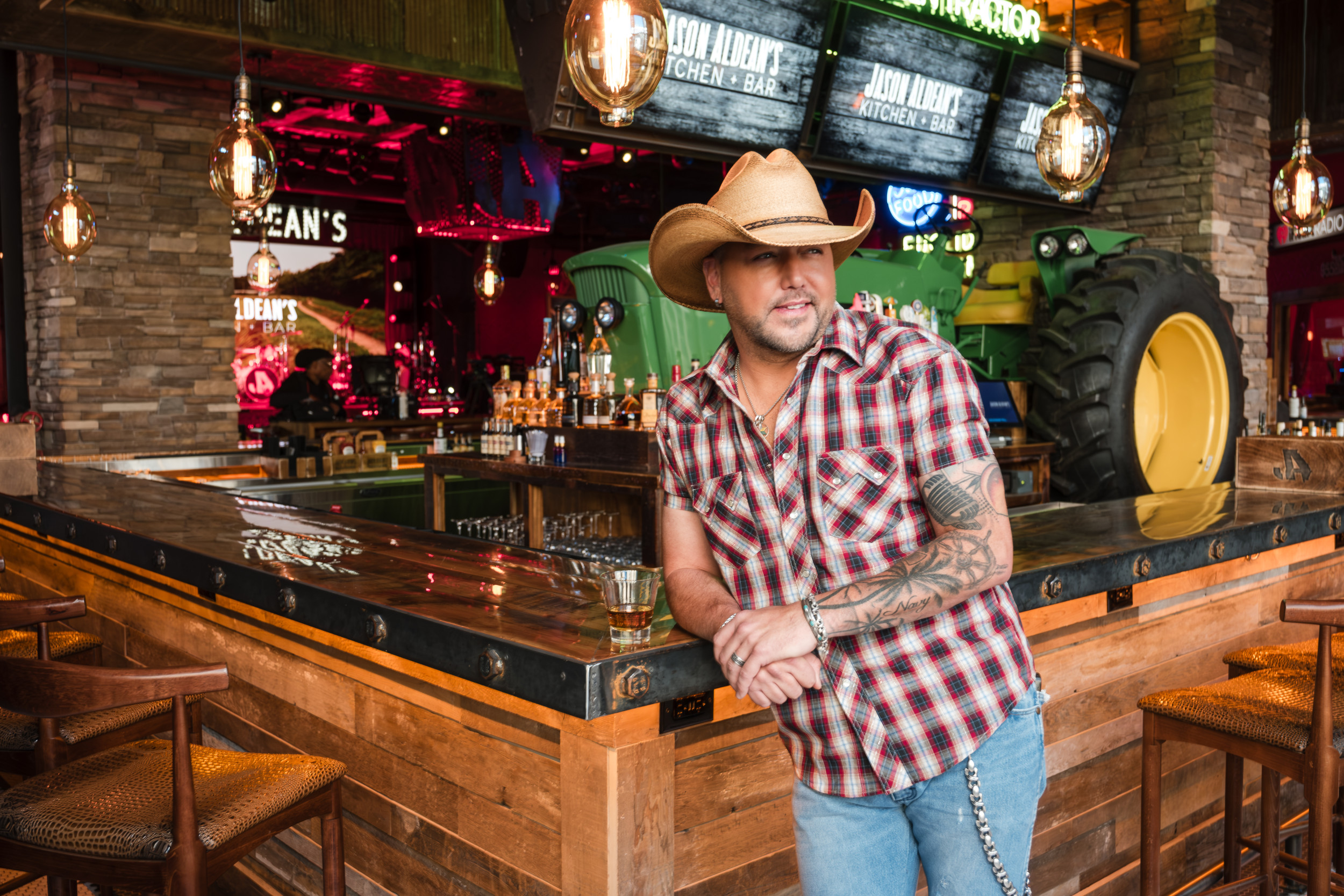 Jason Aldean Brings the Nashville Party to Las Vegas