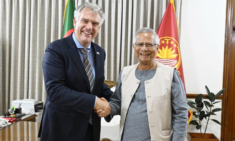 New Dutch Envoy Calls on C
