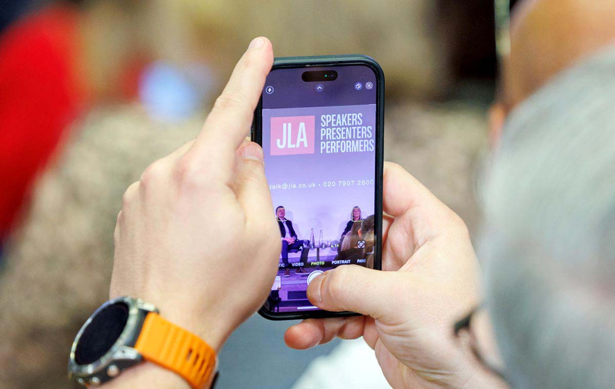 Interactive Formats Surge as Conversational Keynotes, Micro Sessions and Podcast-Style Presentations Revolutionise Business Learning