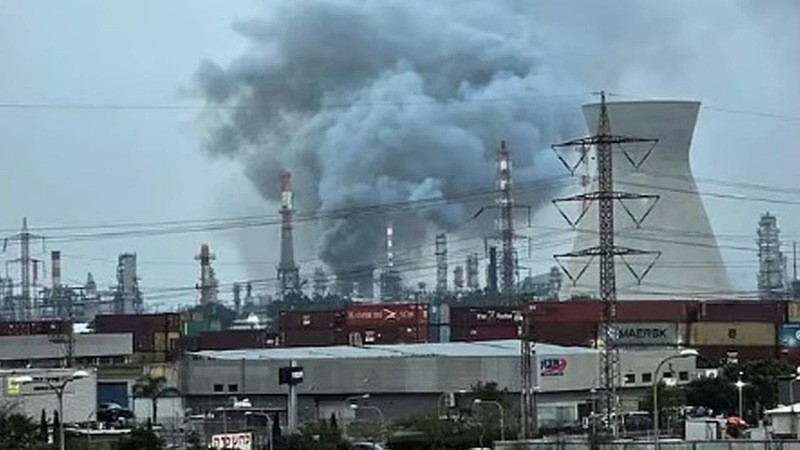 Iran's missile attack caused a fire in Israel's oil refinery
